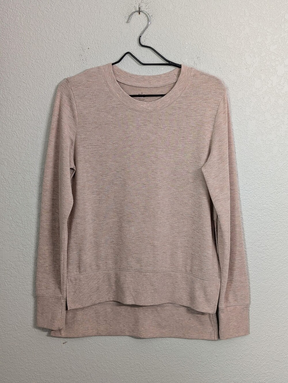 Alo Yoga Glimpse Split Side Hem Long Sleeve Top Size S Pale Pink Crewneck Lounge